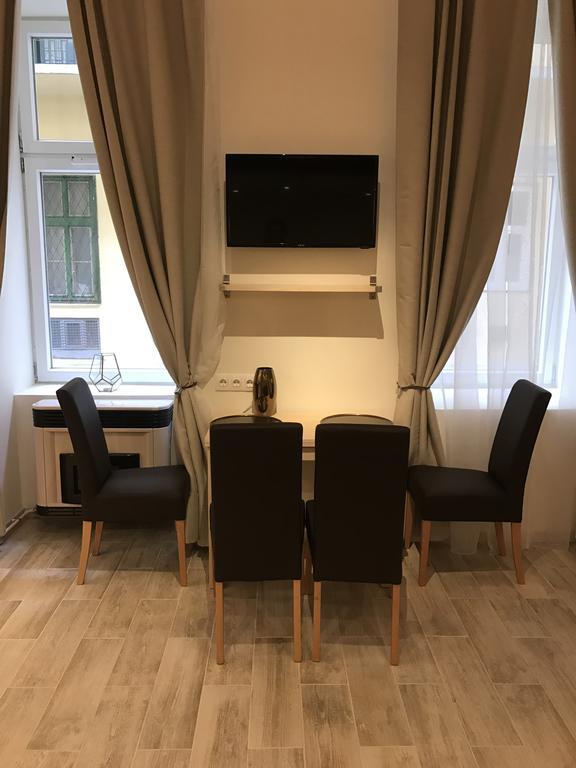Goldcentral Apartment Gozsdu Budapest Esterno foto