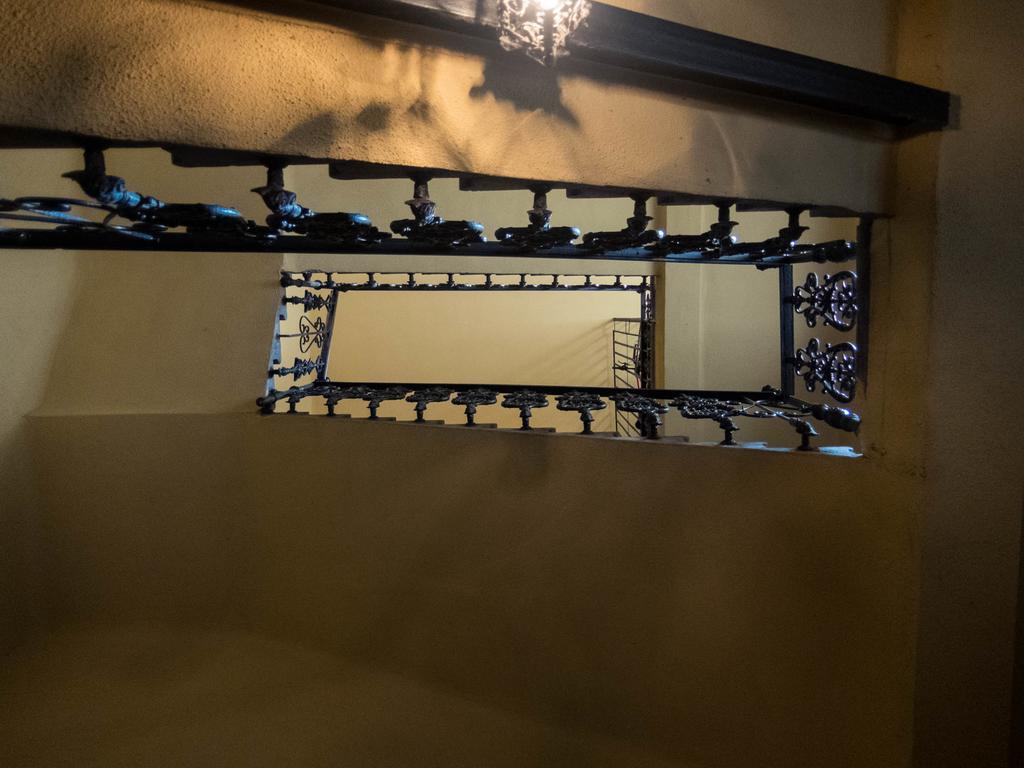 Goldcentral Apartment Gozsdu Budapest Esterno foto